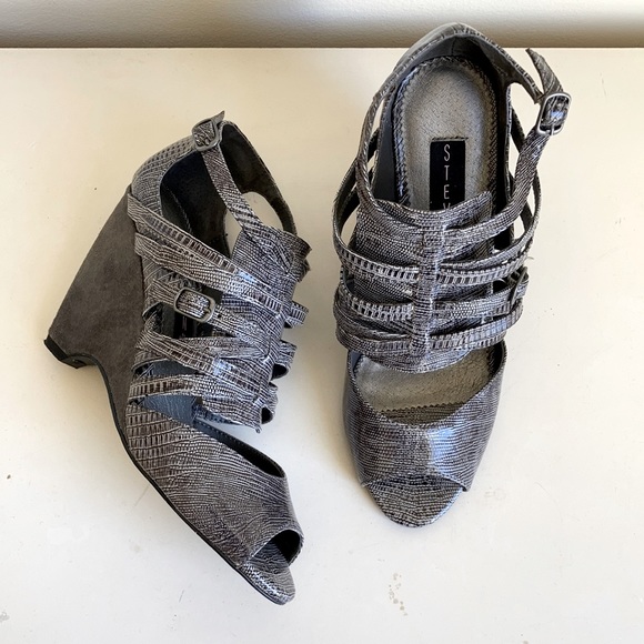 Steve Madden Shoes - Steve Madden croc print wedge peep toe strappy sandals shoes